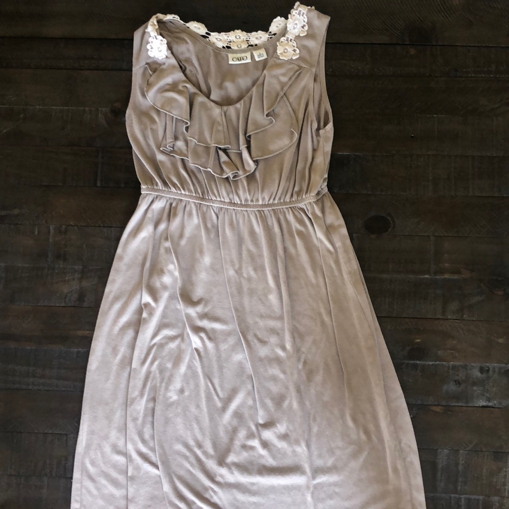 Small Sleeveless Dress with Flower Crochet Back